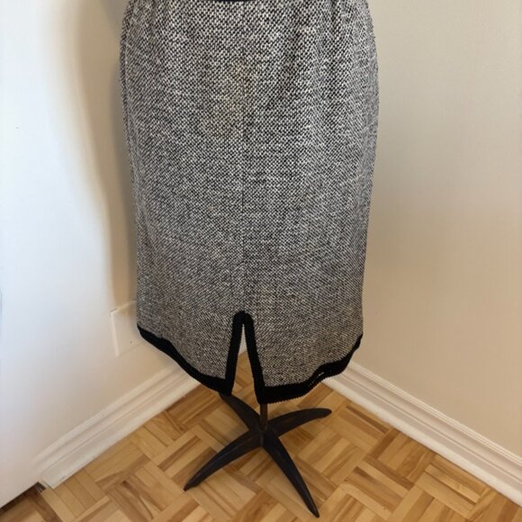 Immaculate Womens Vintage 2 piece Skirt Suit (size 8/10) - Picture 11 of 15